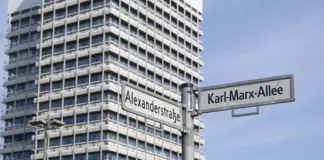Navigating Berlin’s Congested Streets: A Marketer’s Guide to Navigating Urban Chaos Navigating Berlin's Congested Streets: A Marketer's Guide to Navigating Urban Chaos marketing