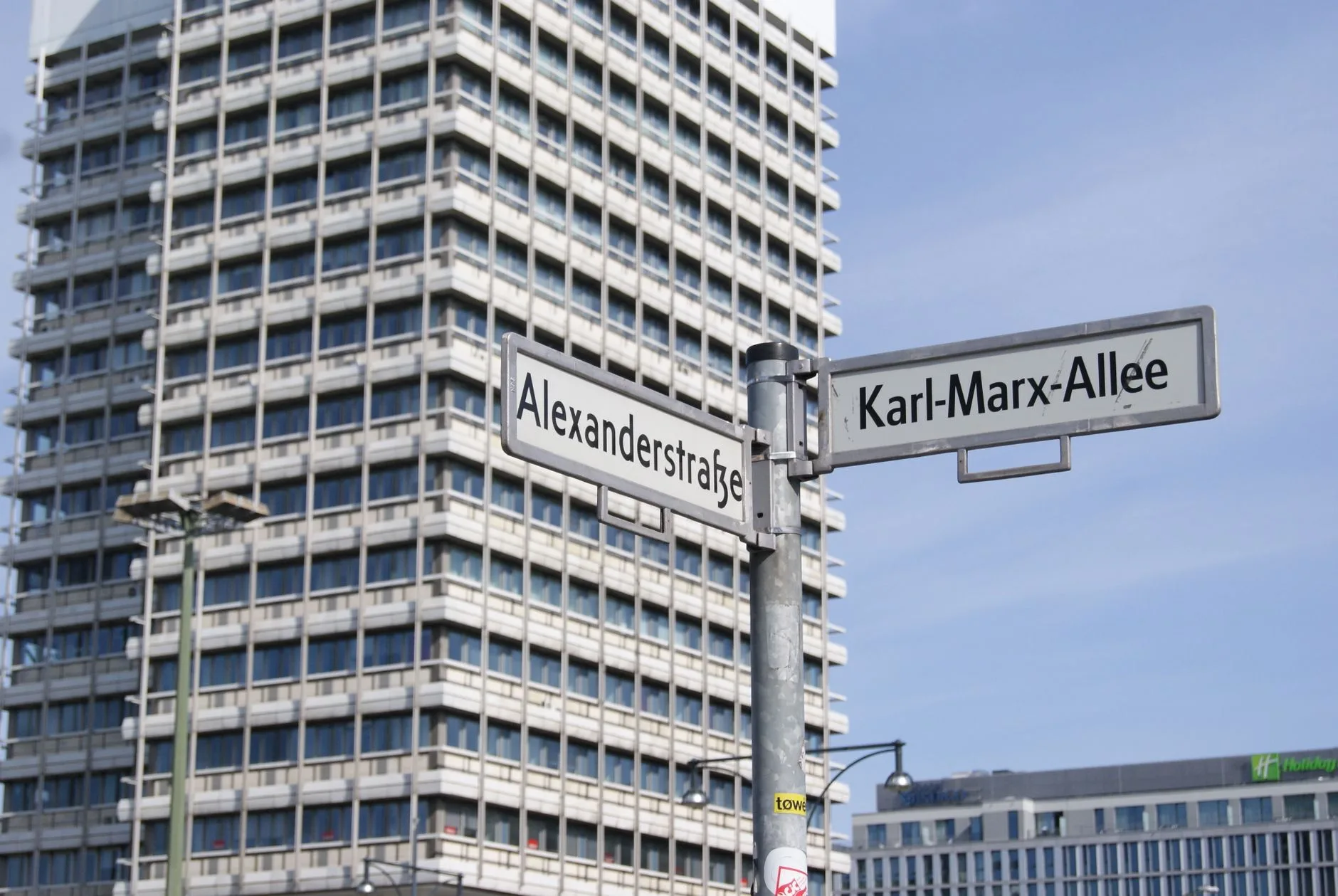 Navigating Berlin's Congested Streets: A Marketer's Guide to Navigating Urban Chaos