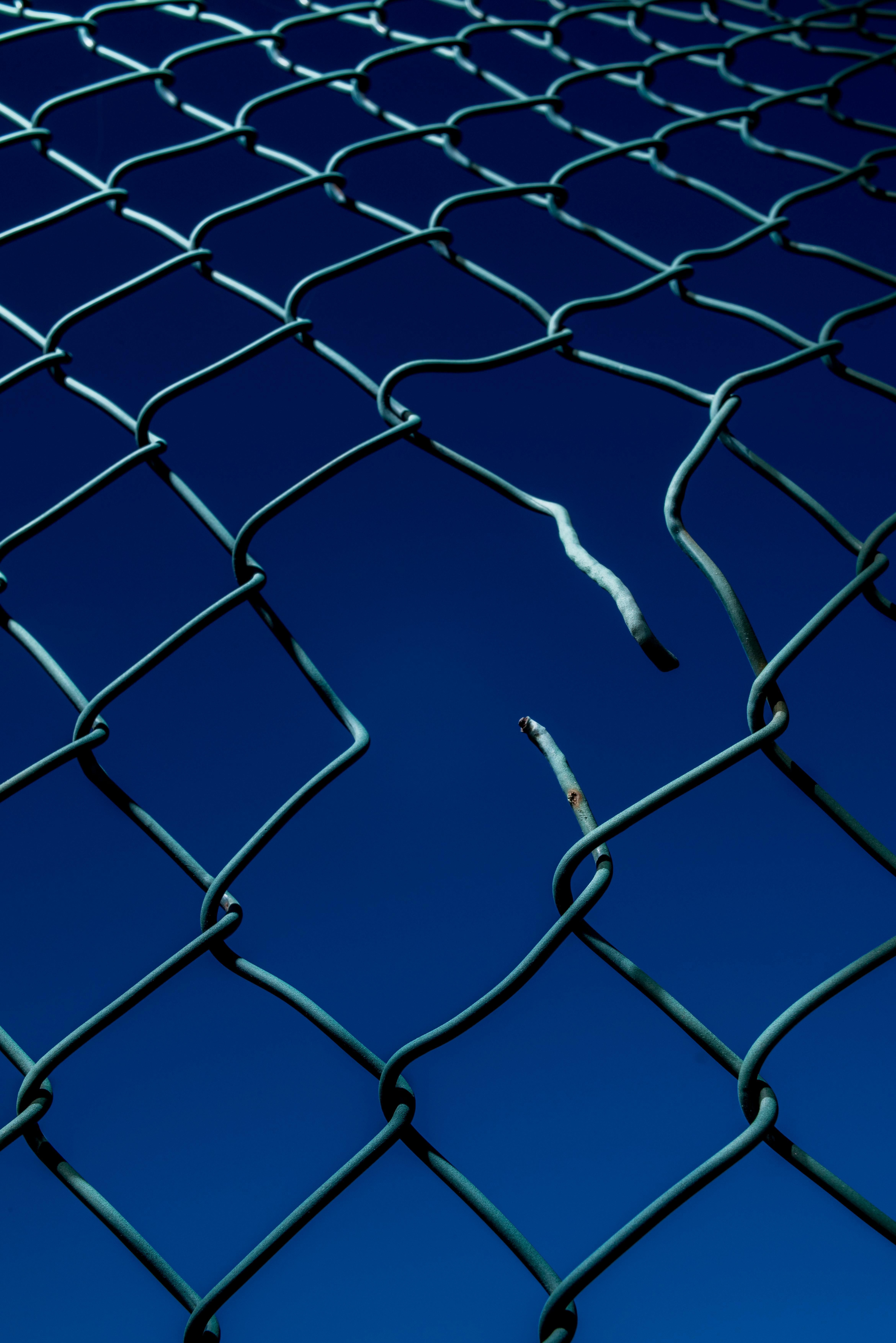 How To Build A Chain Link Fence: Expert Tips For Perfect Results