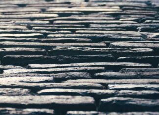 The Intersection of Location and Digital Marketing: A Strategic Perspective The Intersection of Location and Digital
