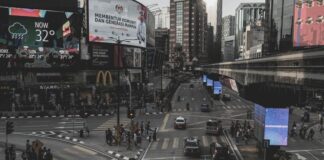 The Intersection of Digital Marketing and Financial Analysis: Leveraging Data for Better Strategies The Intersection of Digital Marketing and