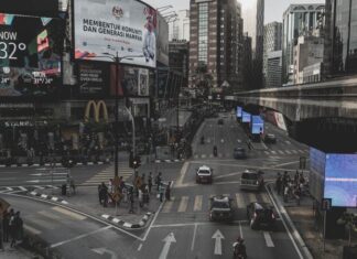 The Intersection of Digital Marketing and Financial Analysis: Leveraging Data for Better Strategies The Intersection of Digital Marketing and