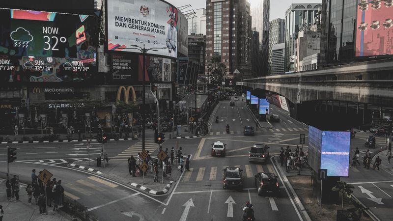 The Intersection of Digital Marketing and Financial Analysis: Leveraging Data for Better Strategies