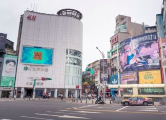 The Intersection of Fashion and Digital Marketing: A Guide to Branding and SEO The Intersection of Fashion and Digital